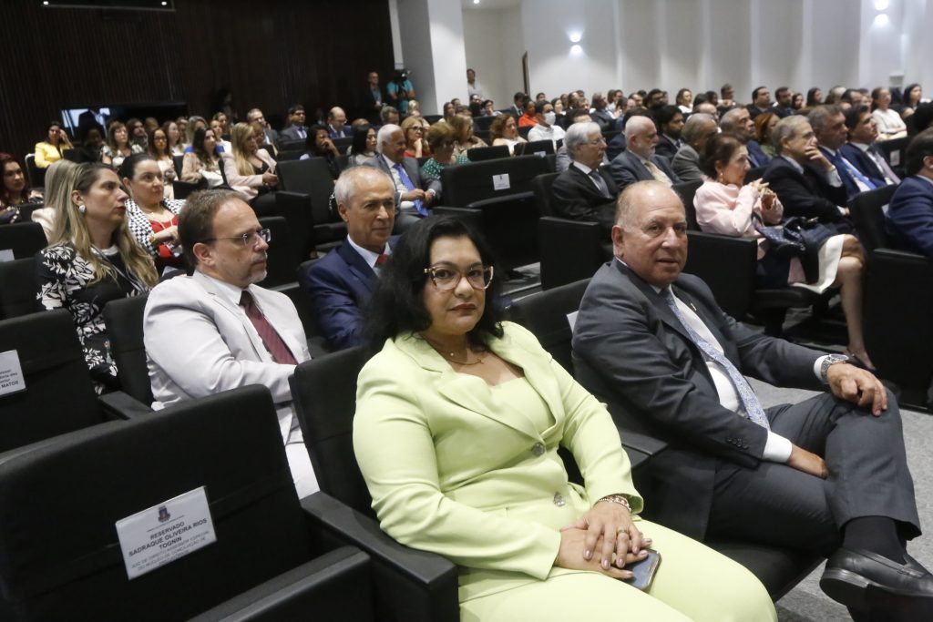 Presidente do TJBA entrega Medalha de Mérito do Judiciário ao Ministro Edson Fachin; evento foi marcado por palestra e pela defesa da institucionalidade