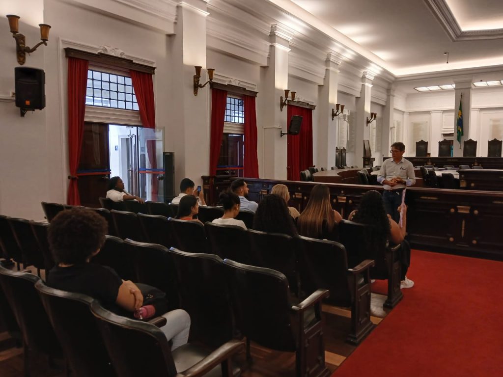 Projeto Conhecendo o Judiciário recebe estudantes da Unifamec, da Uninassau e da Unex   
