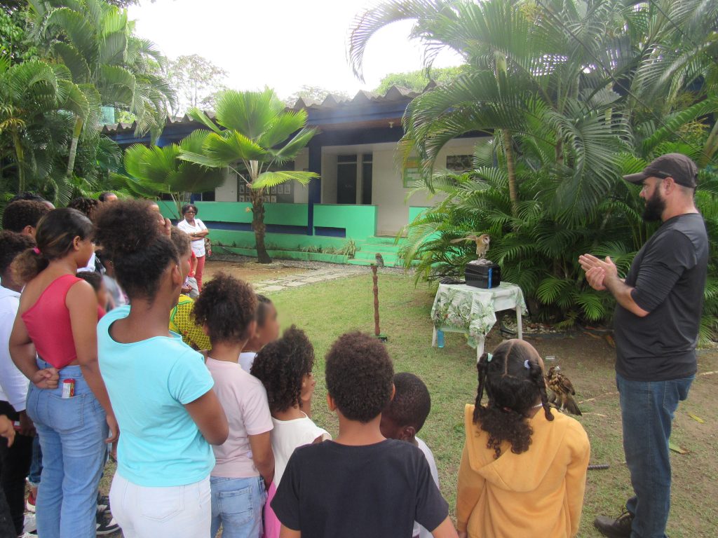 TJBA proporciona a crianças de casas de acolhimento visita à Companhia de Polícia de Proteção Ambiental     