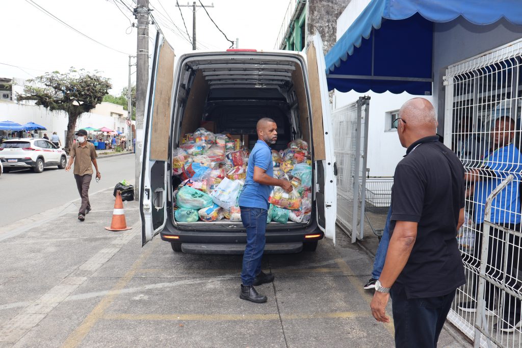 Presidente do TJBA entrega mais de 2 toneladas de alimentos na sede das Obras Sociais Irmã Dulce e reforça o valor da solidariedade