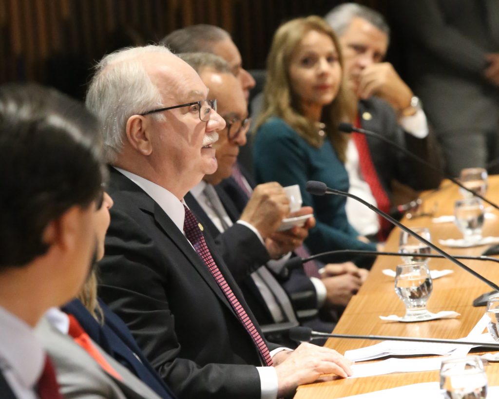 Presidente do TJBA entrega Medalha de Mérito do Judiciário ao Ministro Edson Fachin; evento foi marcado por palestra e pela defesa da institucionalidade