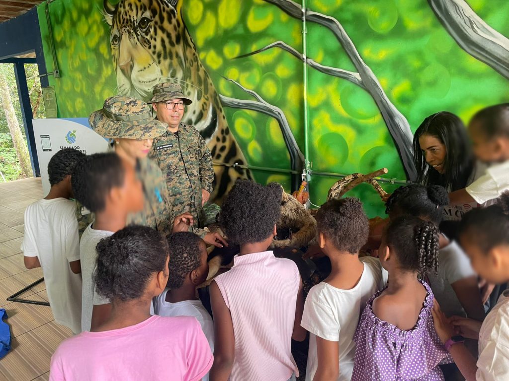 TJBA proporciona a crianças de casas de acolhimento visita à Companhia de Polícia de Proteção Ambiental     