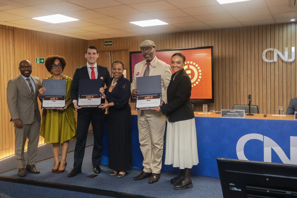 TJBA conquista o 2º lugar no Prêmio Equidade Racial; a Juíza Andremara dos Santos representou a Corte em Brasília    