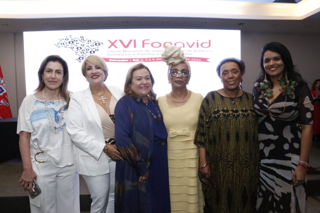 XVI Fonavid tem início em Salvador com o propósito de qualificar o acesso à justiça para mulheres em situação de violência; Coordenadora da Mulher do TJBA expressa a relevância do encontro    