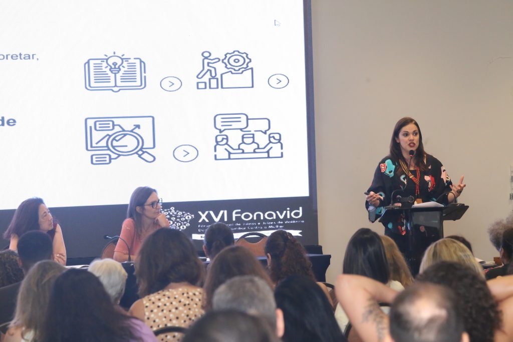 Fonavid 2024: terceiro dia reflete sobre a qualificação do acesso à justiça para mulheres vítimas de violência doméstica    