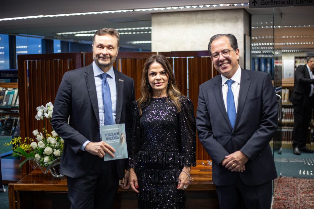 Juíza Patrícia Cerqueira lança o livro “Pessoa com Deficiência em Situação de Curatela e Sistema de Justiça” no STF    