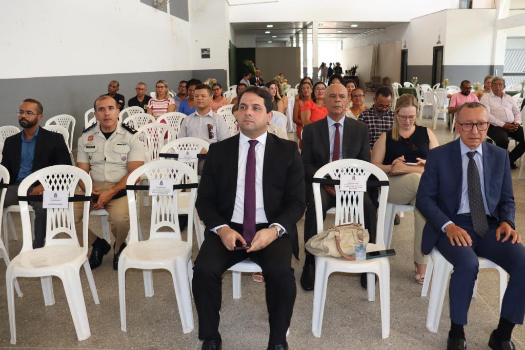 Presidente anuncia construção de novo fórum e assina convênio do Conecta Justiça durante cerimônia na qual se tornou cidadã de São Felipe     