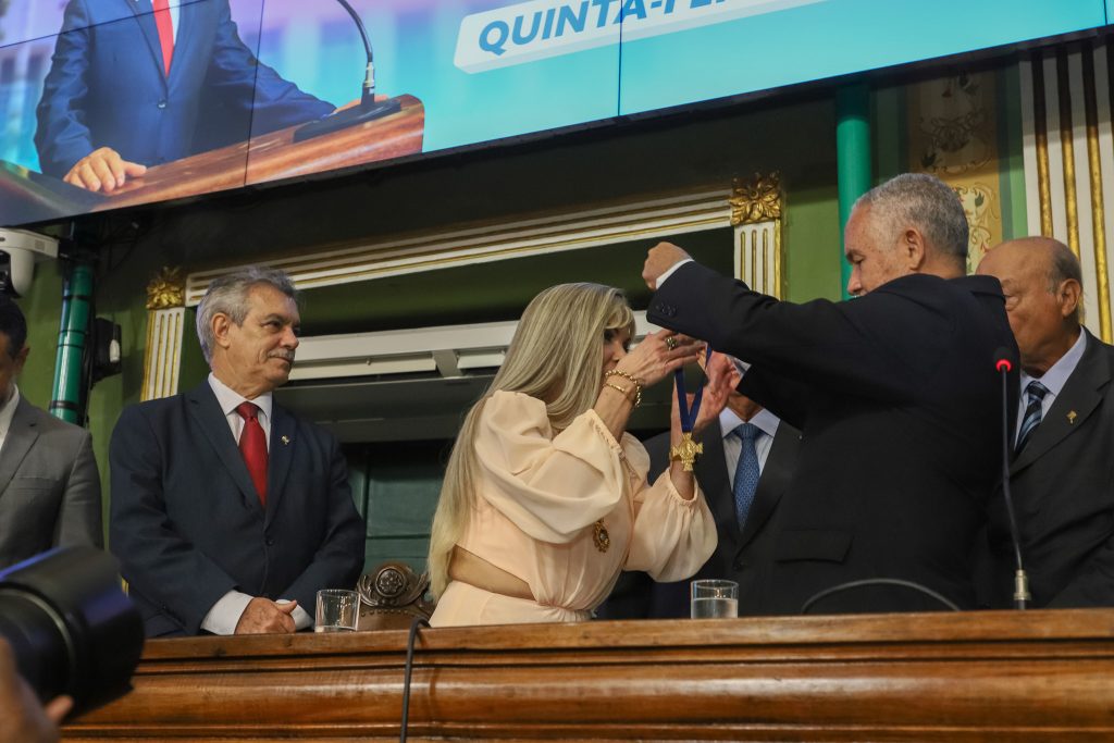 TJBA prestigia Juíza agraciada com a Comenda Maria Quitéria