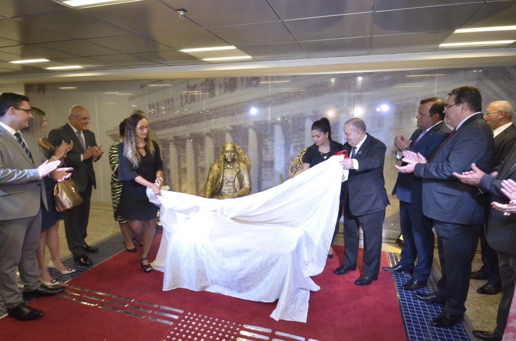 Galeria de Fotos - Inauguração de Monumento e lançamento de livro marcam as comemorações ao Fórum e ao Jurista Ruy Barbosa  