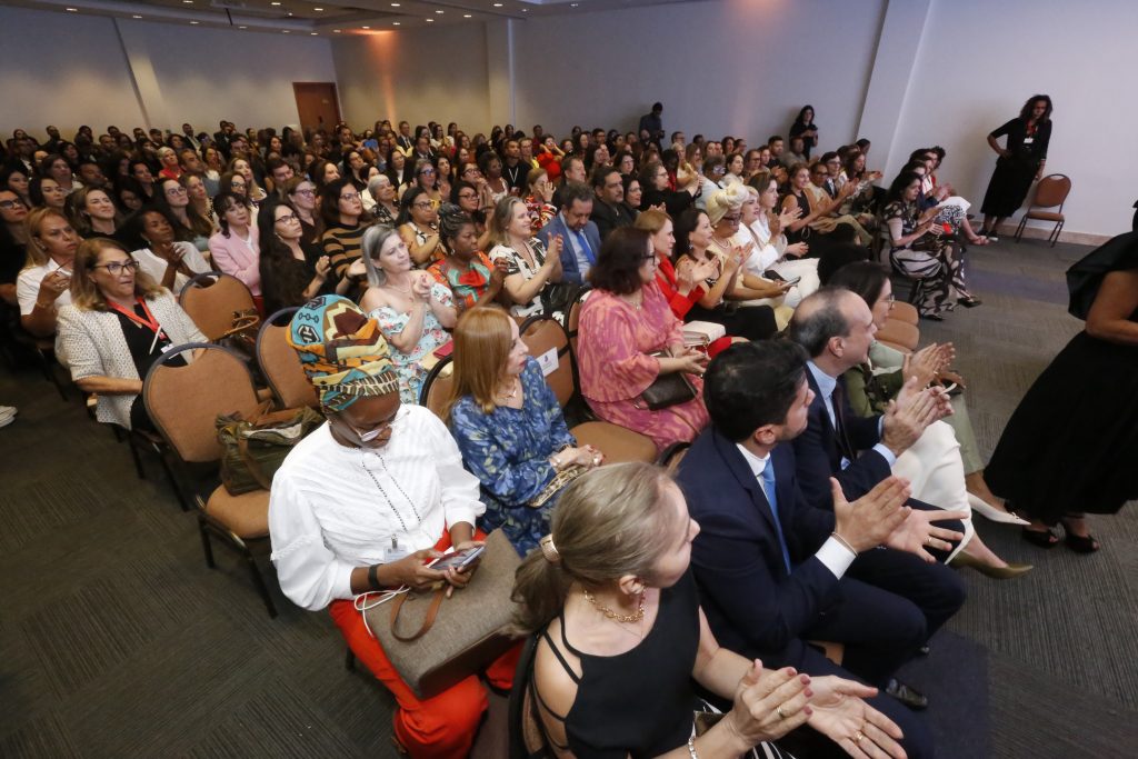 XVI Fonavid tem início em Salvador com o propósito de qualificar o acesso à justiça para mulheres em situação de violência; Coordenadora da Mulher do TJBA expressa a relevância do encontro    