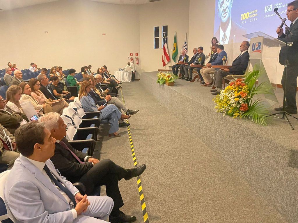 Desembargador do TJBA participa de homenagem a Antônio Lomanto Júnior   