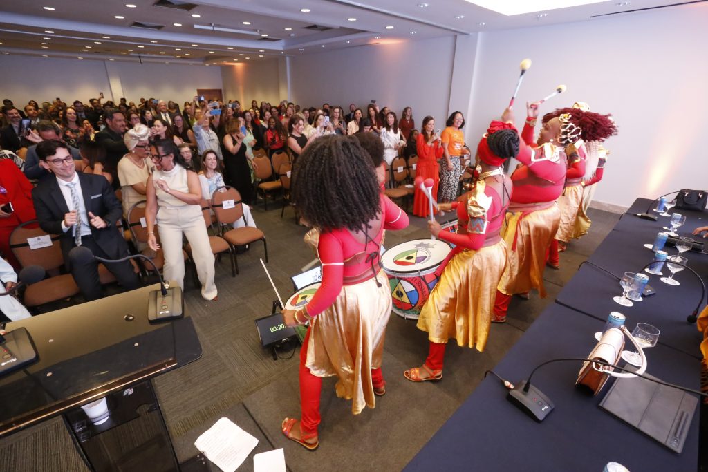 XVI Fonavid tem início em Salvador com o propósito de qualificar o acesso à justiça para mulheres em situação de violência; Coordenadora da Mulher do TJBA expressa a relevância do encontro    