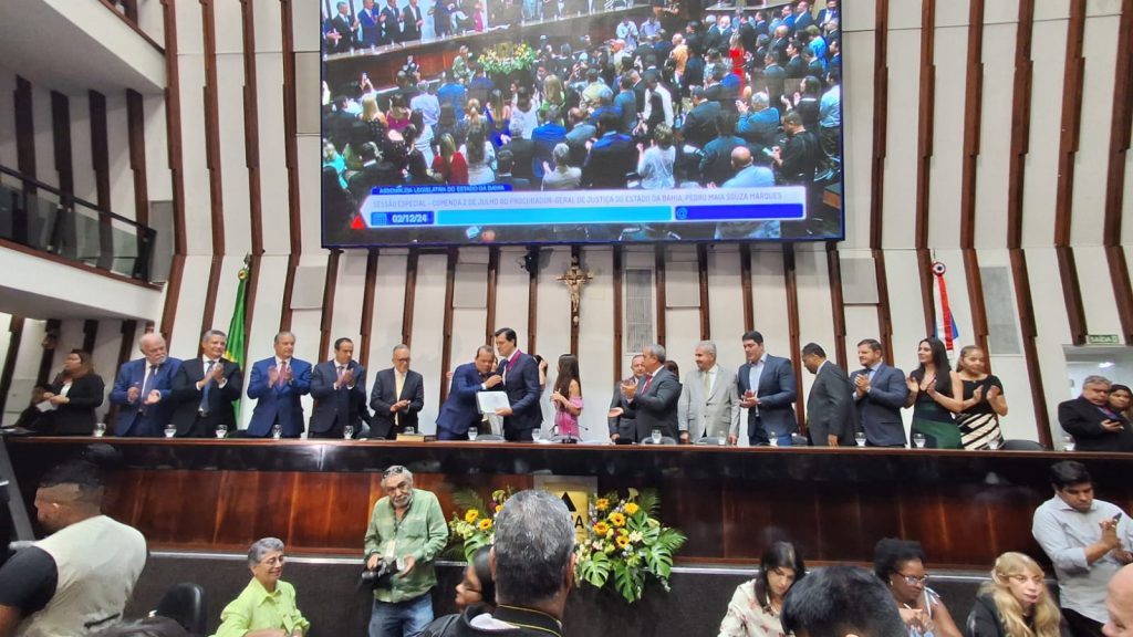 Procurador-Geral de Justiça recebe Comenda 2 de Julho na Assembleia Legislativa da Bahia   