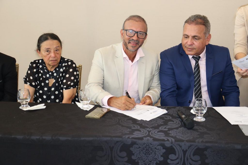 Presidente anuncia construção de novo fórum e assina convênio do Conecta Justiça durante cerimônia na qual se tornou cidadã de São Felipe     