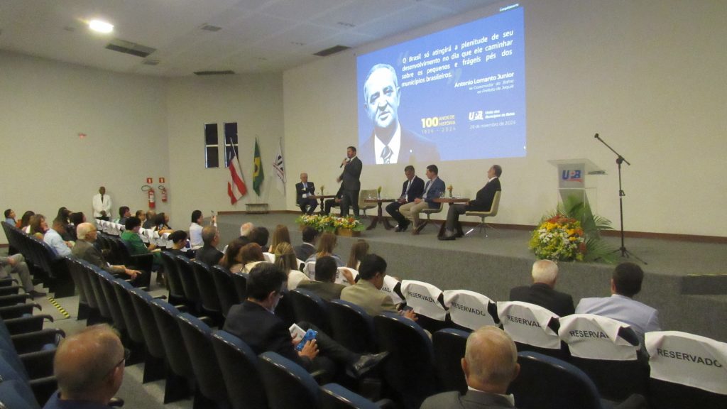 Desembargador do TJBA participa de homenagem a Antônio Lomanto Júnior   