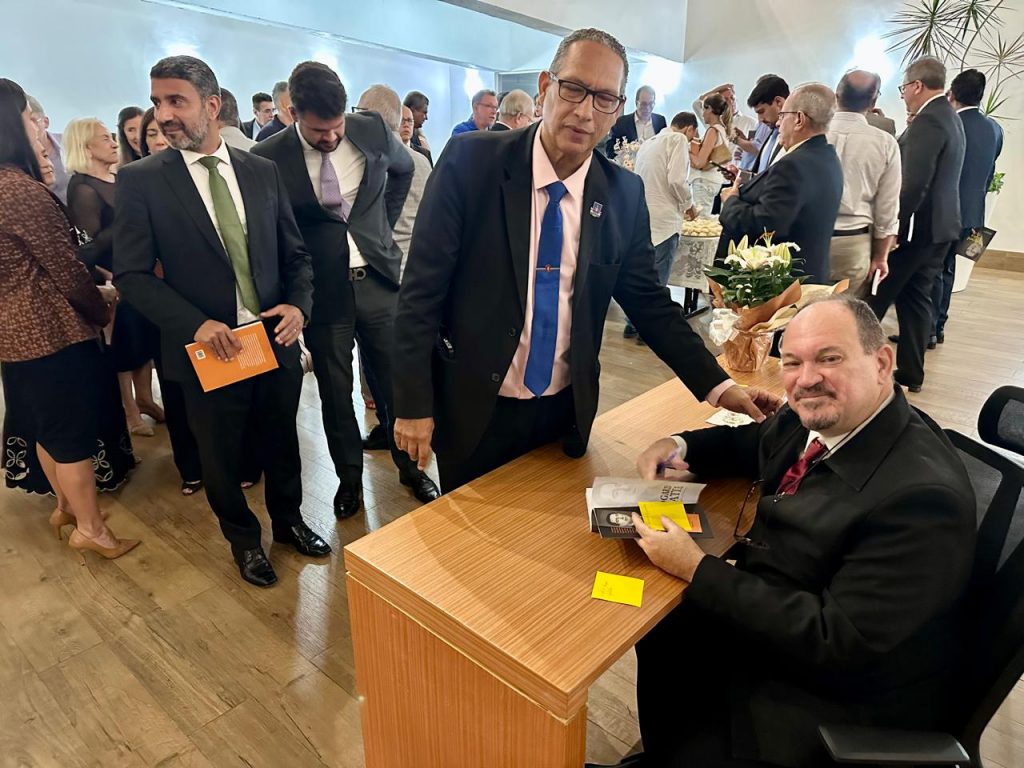Biografia de Edgard Matta, componente do “trio de ouro” do júri da Bahia, é lançada no TJBA    