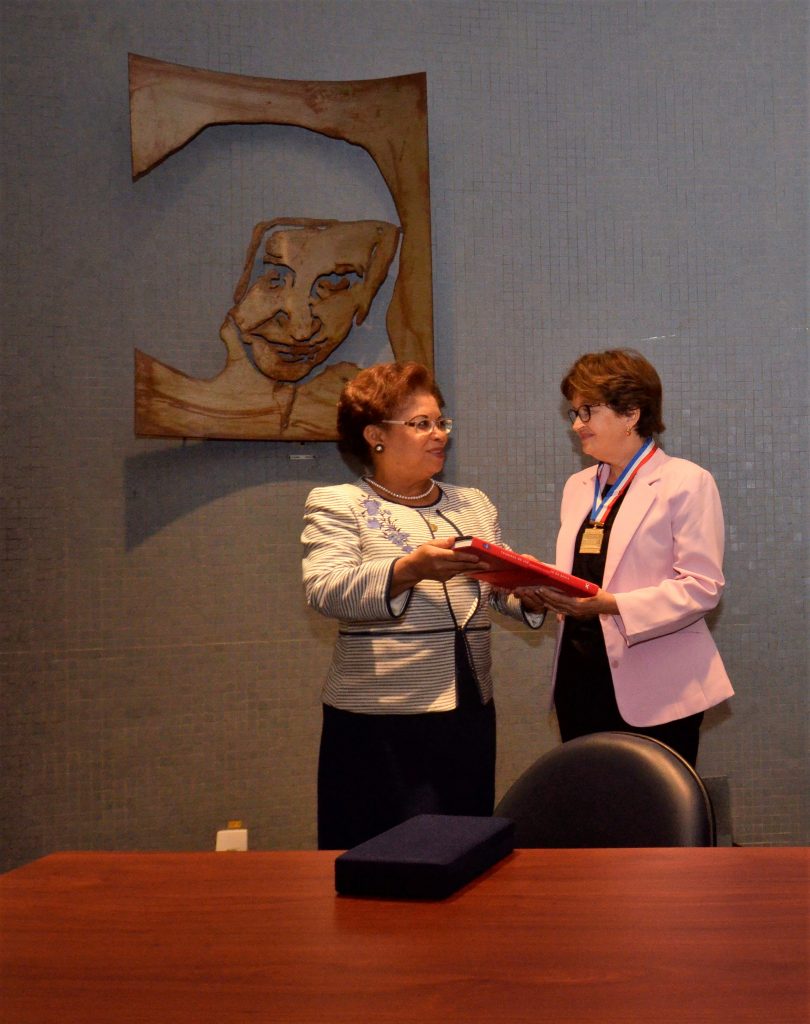 Galeria de Fotos - TJBA homenageia Obras Sociais Irmã Dulce com medalha dos 410 anos  