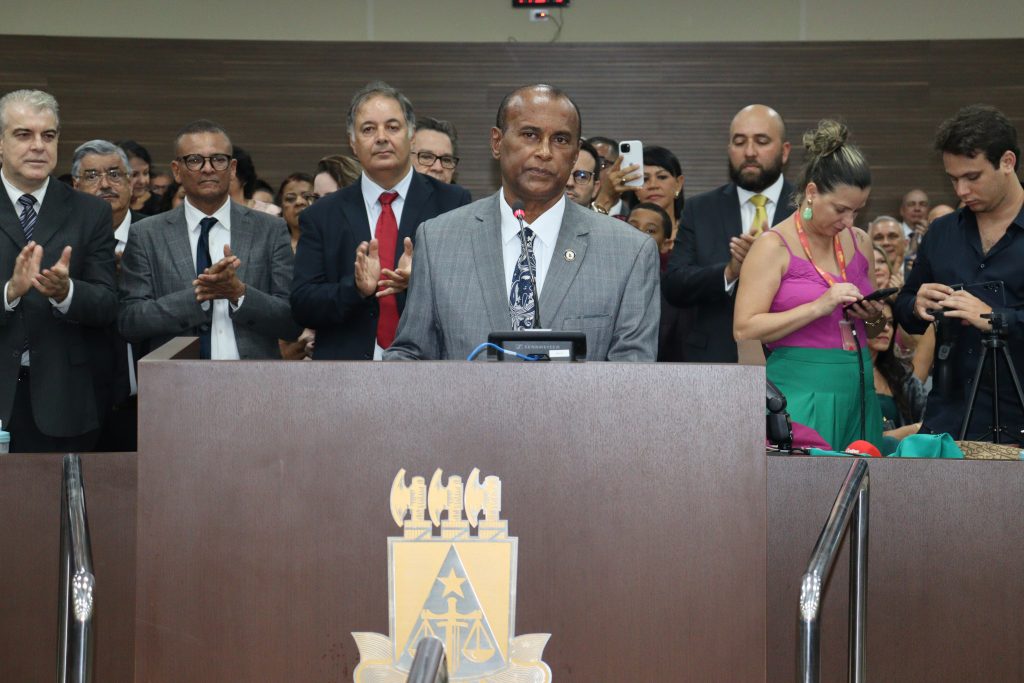 Novos Desembargadores Ricardo Dourado e Nivaldo Aquino tomam posse perante o Tribunal Pleno do TJBA   