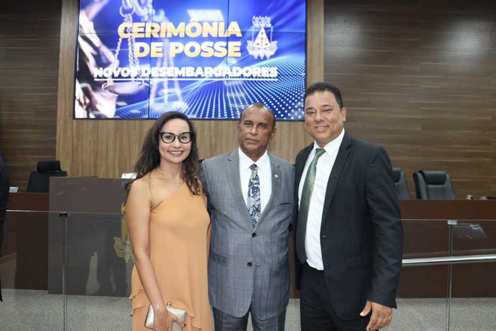 Novos Desembargadores Ricardo Dourado e Nivaldo Aquino tomam posse perante o Tribunal Pleno do TJBA   