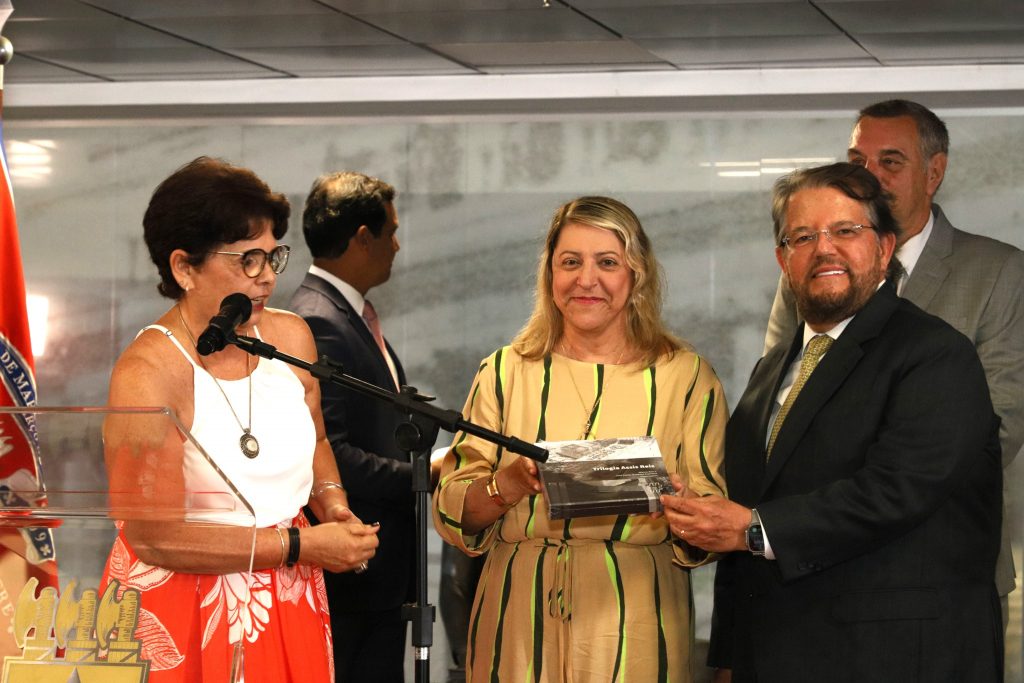 Exposição fotográfica comemora os 25 anos do edifício-sede do TJBA; interessados podem visitar até o dia 31/01  