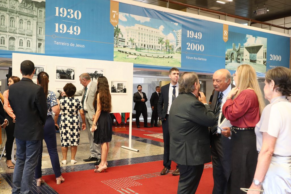 Exposição fotográfica comemora os 25 anos do edifício-sede do TJBA; interessados podem visitar até o dia 31/01  