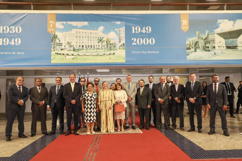 Exposição fotográfica comemora os 25 anos do edifício-sede do TJBA; interessados podem visitar até o dia 31/01  