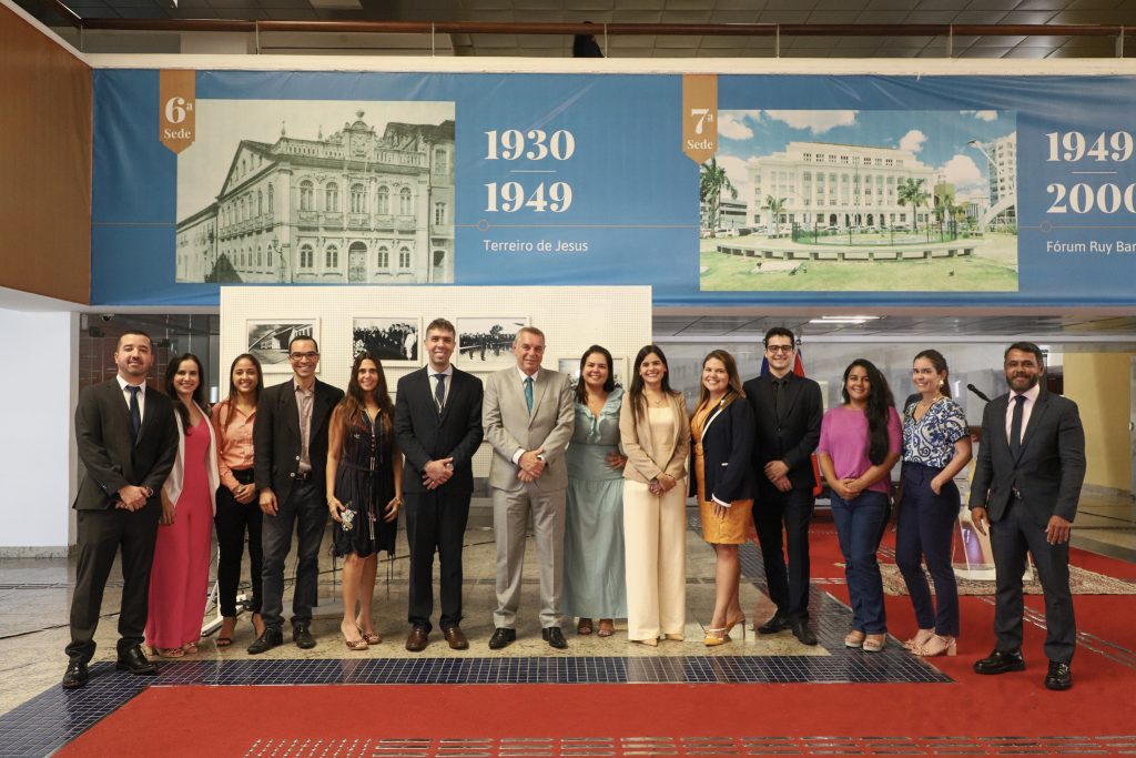 Exposição fotográfica comemora os 25 anos do edifício-sede do TJBA; interessados podem visitar até o dia 31/01  