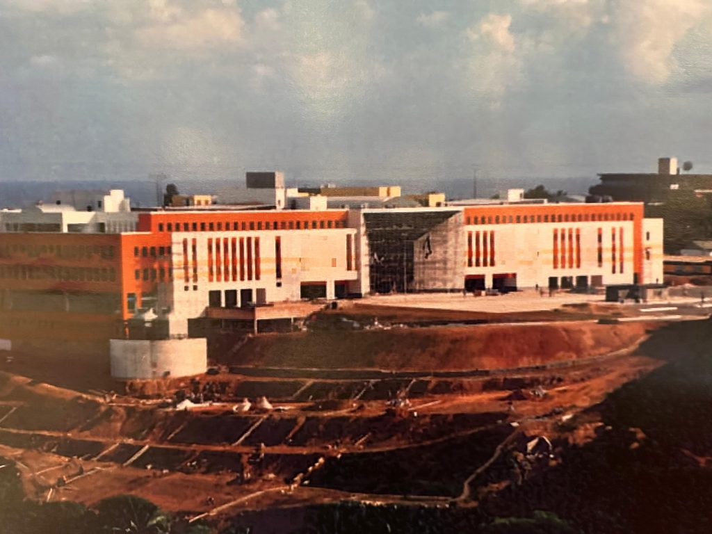 Exposição fotográfica comemora os 25 anos do edifício-sede do TJBA; interessados podem visitar até o dia 31/01  