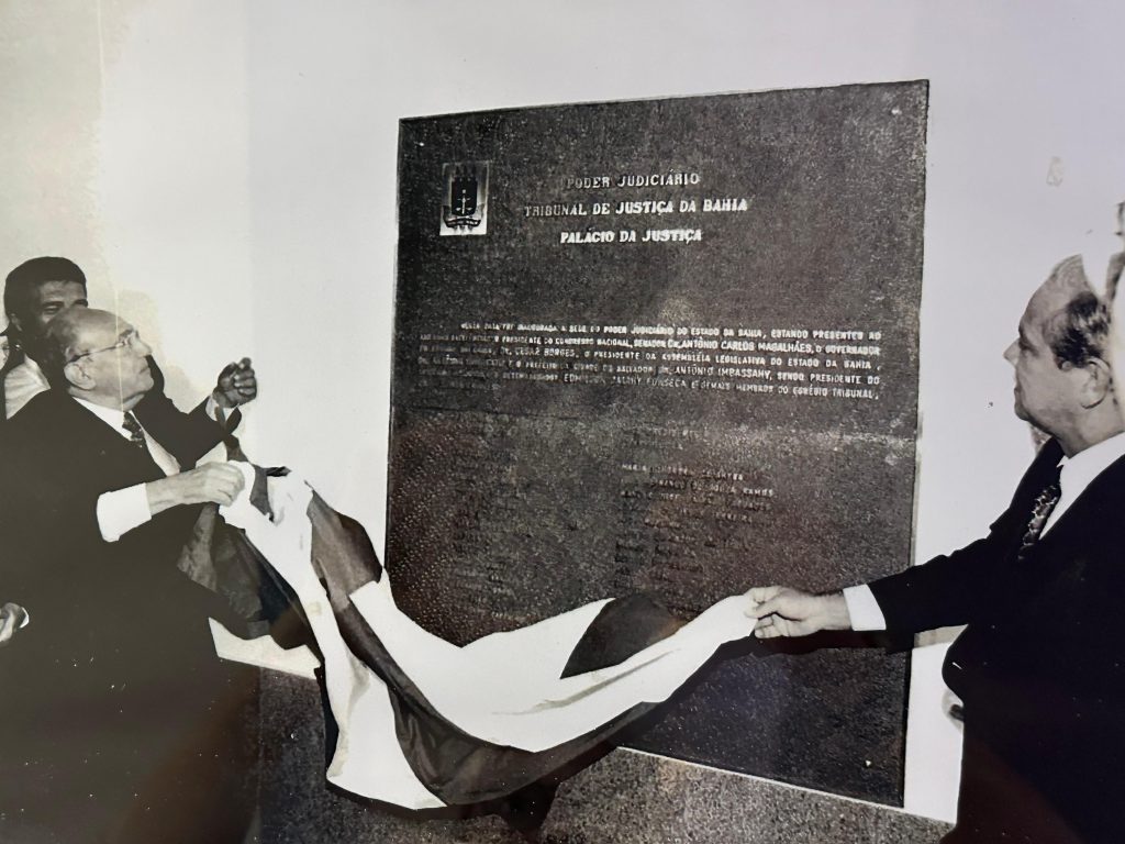 Exposição fotográfica comemora os 25 anos do edifício-sede do TJBA; interessados podem visitar até o dia 31/01  