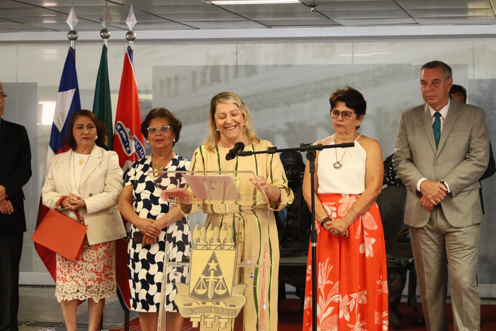 Exposição fotográfica comemora os 25 anos do edifício-sede do TJBA; interessados podem visitar até o dia 31/01  
