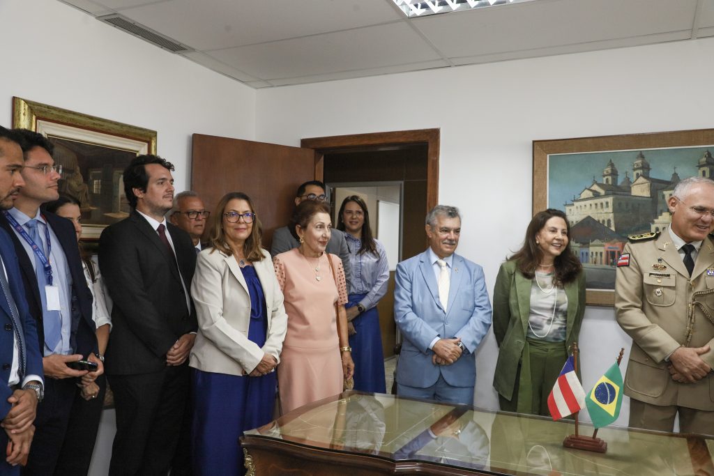 Presidente do TJBA e Desembargadores recebem Medalha do Mérito da Casa Militar do Governador    