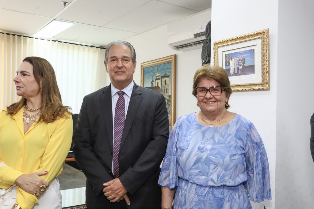 Presidente do TJBA e Desembargadores recebem Medalha do Mérito da Casa Militar do Governador    