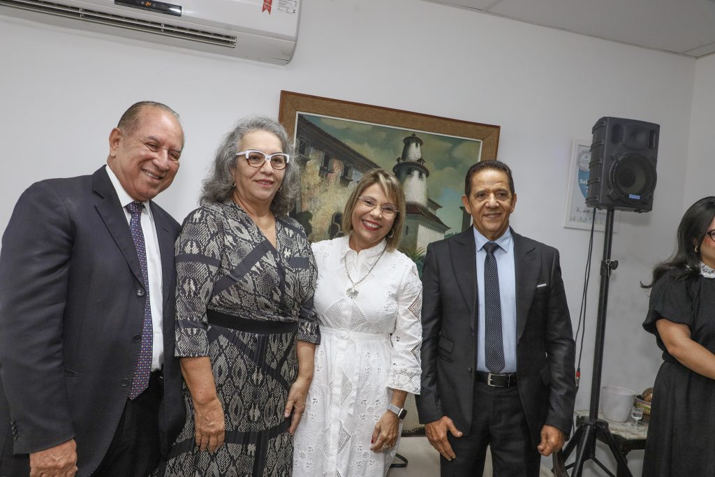 Presidente do TJBA e Desembargadores recebem Medalha do Mérito da Casa Militar do Governador    