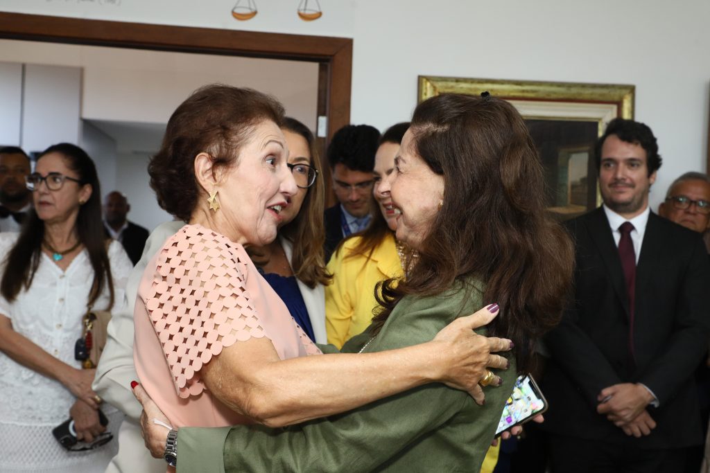 Presidente do TJBA e Desembargadores recebem Medalha do Mérito da Casa Militar do Governador    
