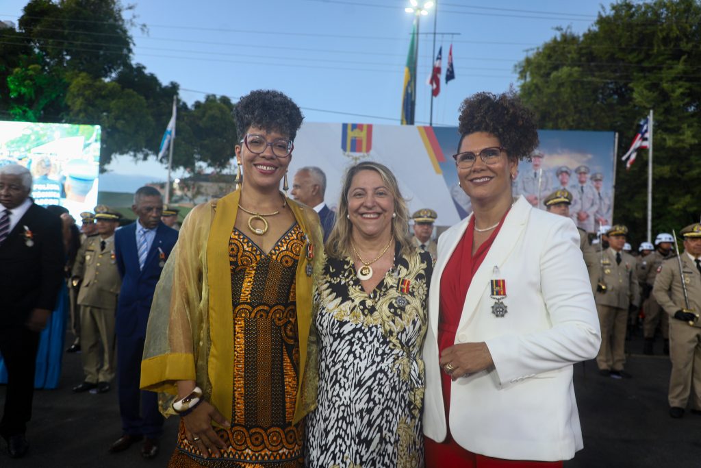 Doze Desembargadores são agraciados com a Medalha comemorativa dos 200 anos da Polícia Militar da Bahia    