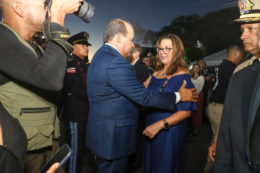 Doze Desembargadores são agraciados com a Medalha comemorativa dos 200 anos da Polícia Militar da Bahia    