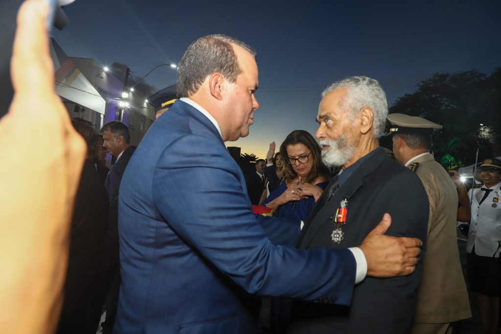 Doze Desembargadores são agraciados com a Medalha comemorativa dos 200 anos da Polícia Militar da Bahia    