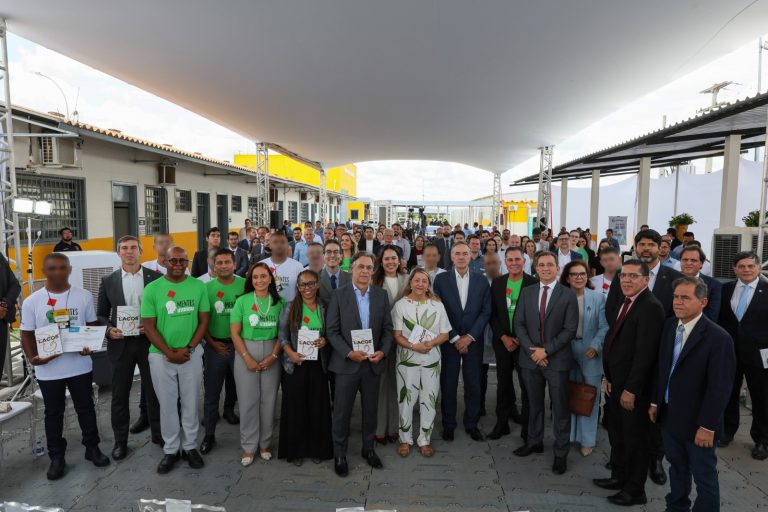 Lançamento de livro e debate literário marcam a chegada do projeto Mentes Literárias à Bahia; Presidente do STF participa da iniciativa pela primeira vez    