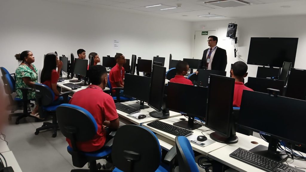 Turma de novos estagiários do TJBA participa do Projeto “Conhecendo o Judiciário”    