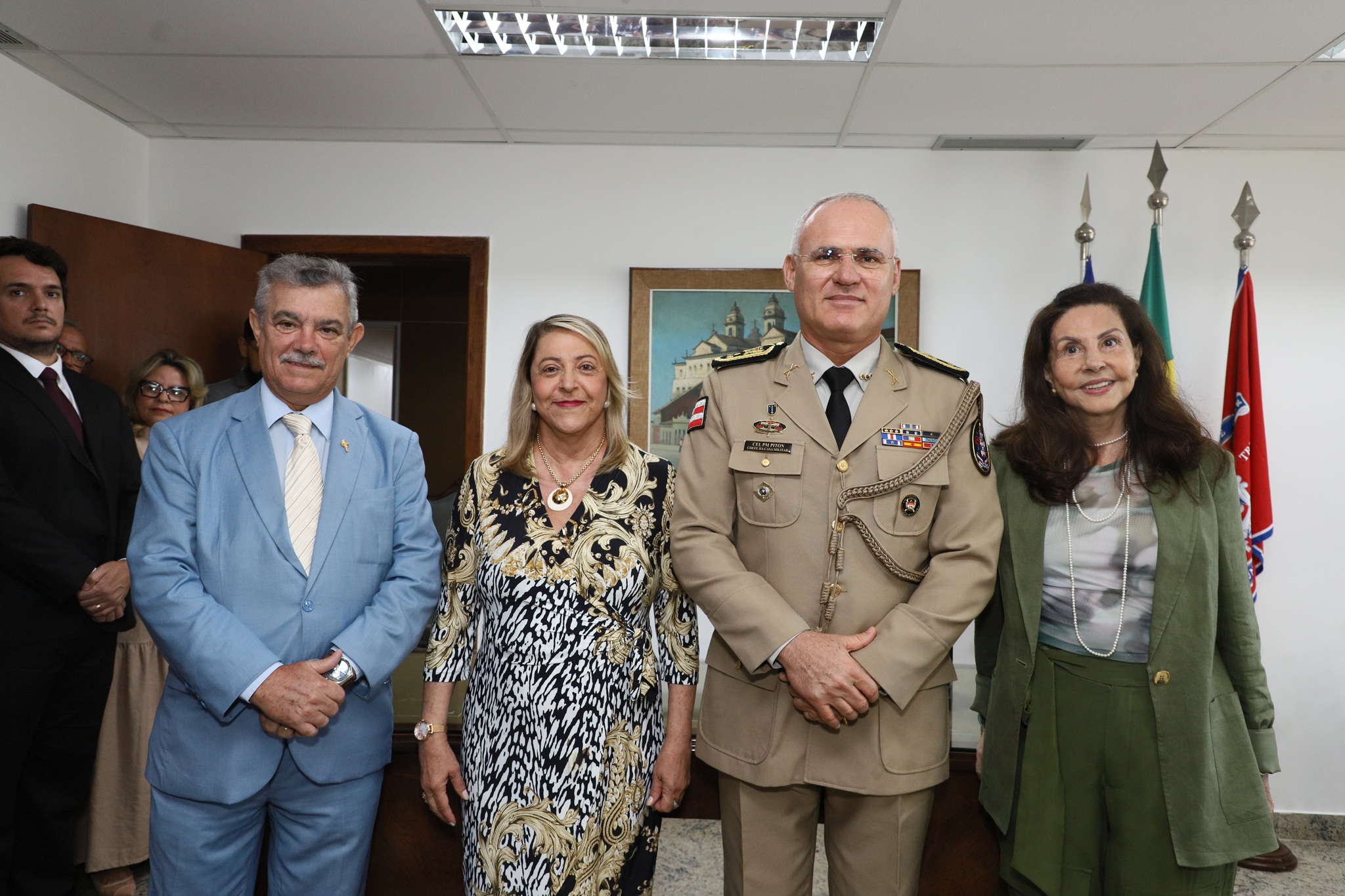Presidente do TJBA e Desembargadores recebem Medalha do Mérito da Casa Militar do Governador    