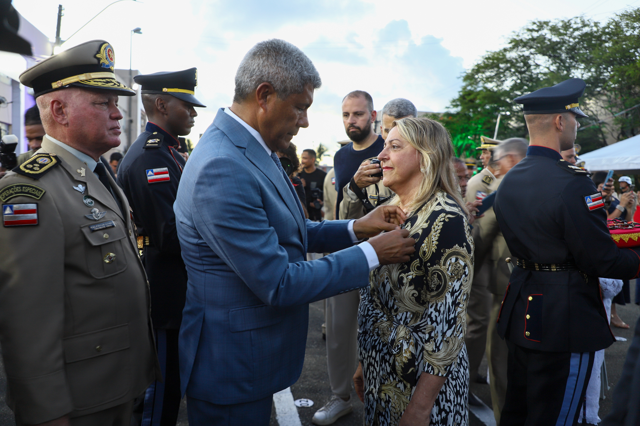 Doze Desembargadores são agraciados com a Medalha comemorativa dos 200 anos da Polícia Militar da Bahia    