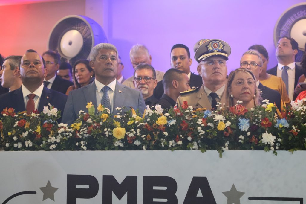 Doze Desembargadores são agraciados com a Medalha comemorativa dos 200 anos da Polícia Militar da Bahia    