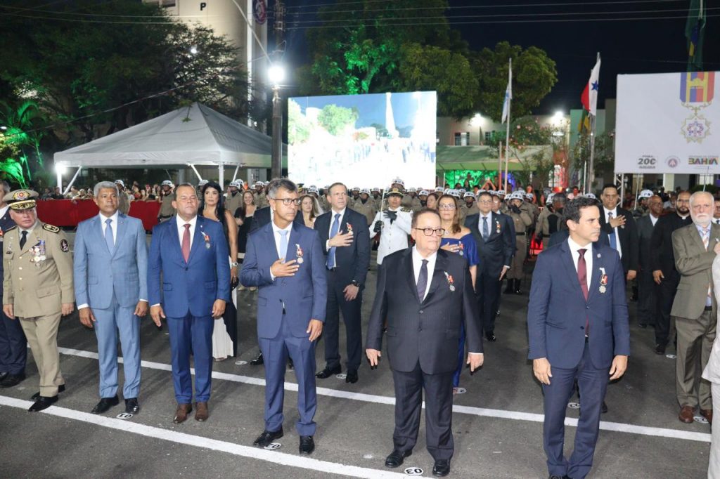 Doze Desembargadores são agraciados com a Medalha comemorativa dos 200 anos da Polícia Militar da Bahia    