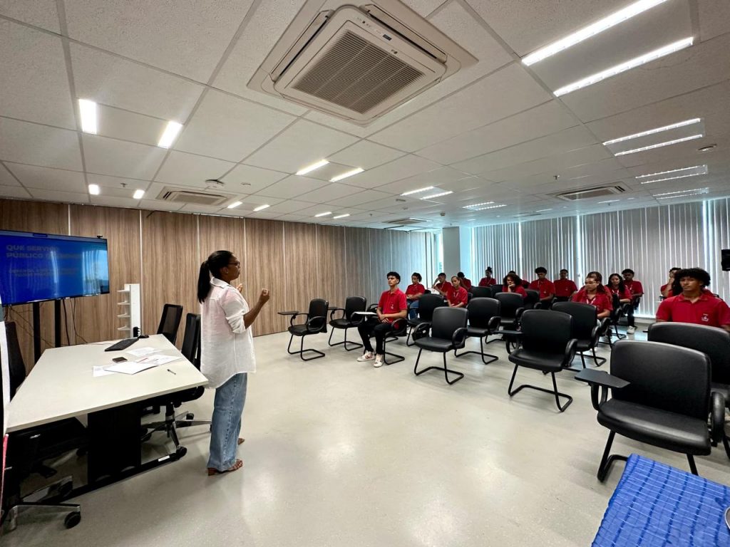 1ª Capacitação do Programa de Estágio de Nível Médio de 2025 integra estagiários ao ambiente de trabalho do TJBA    