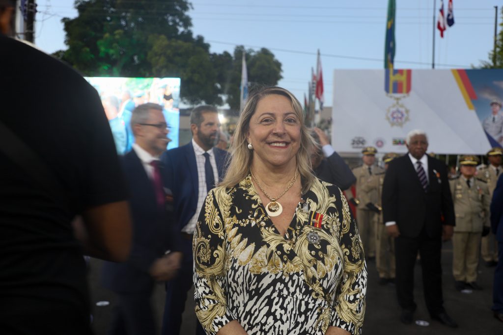 Doze Desembargadores são agraciados com a Medalha comemorativa dos 200 anos da Polícia Militar da Bahia    