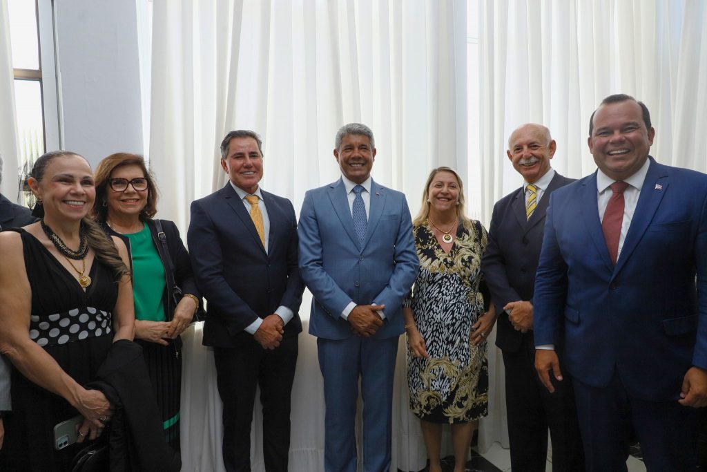 Doze Desembargadores são agraciados com a Medalha comemorativa dos 200 anos da Polícia Militar da Bahia    