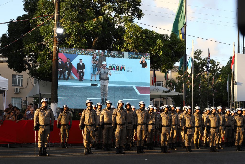 Doze Desembargadores são agraciados com a Medalha comemorativa dos 200 anos da Polícia Militar da Bahia    