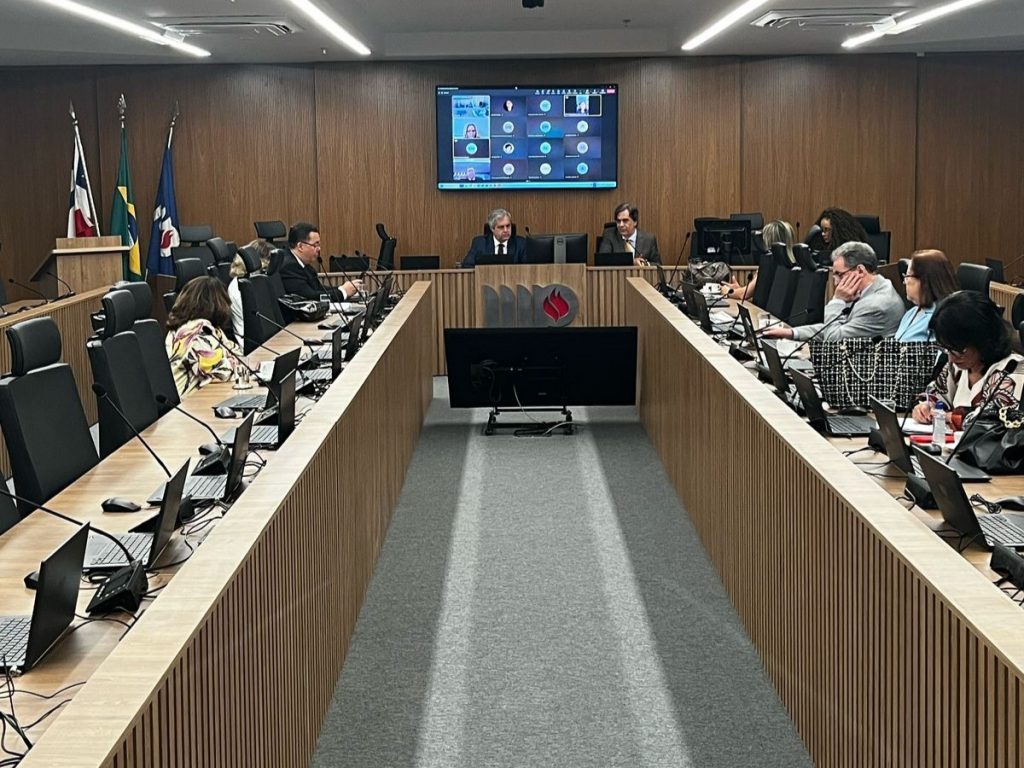 Desembargador Geder Gomes palestra sobre fechamento do Hospital de Custódia no Ministério Público  