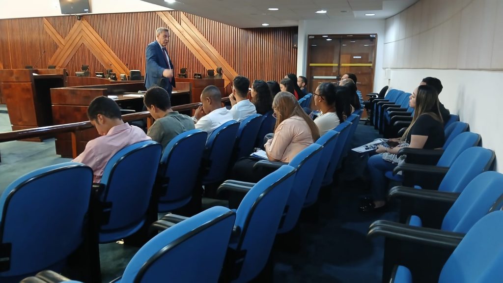 Projeto Conhecendo o Judiciário recebe estudantes da Unime Anhanguera, Salvador