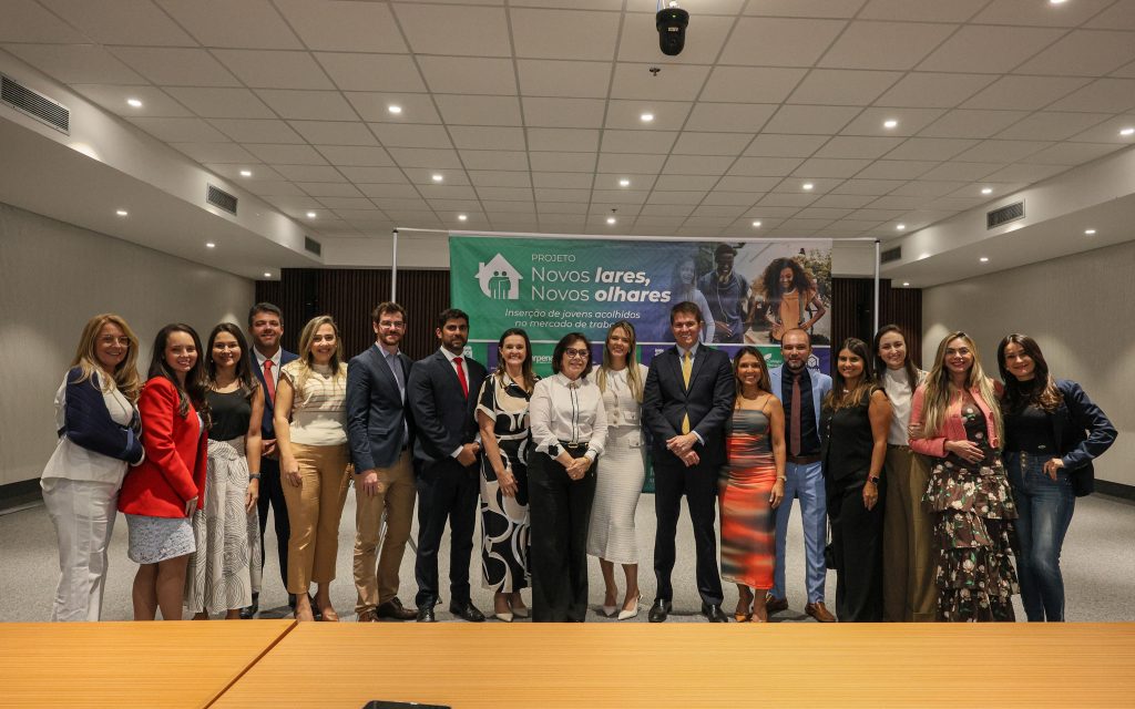 “Novos Lares, Novos Olhares”: adolescentes participam de aula magna e cartórios assinam termo de compromisso para contratação dos jovens    